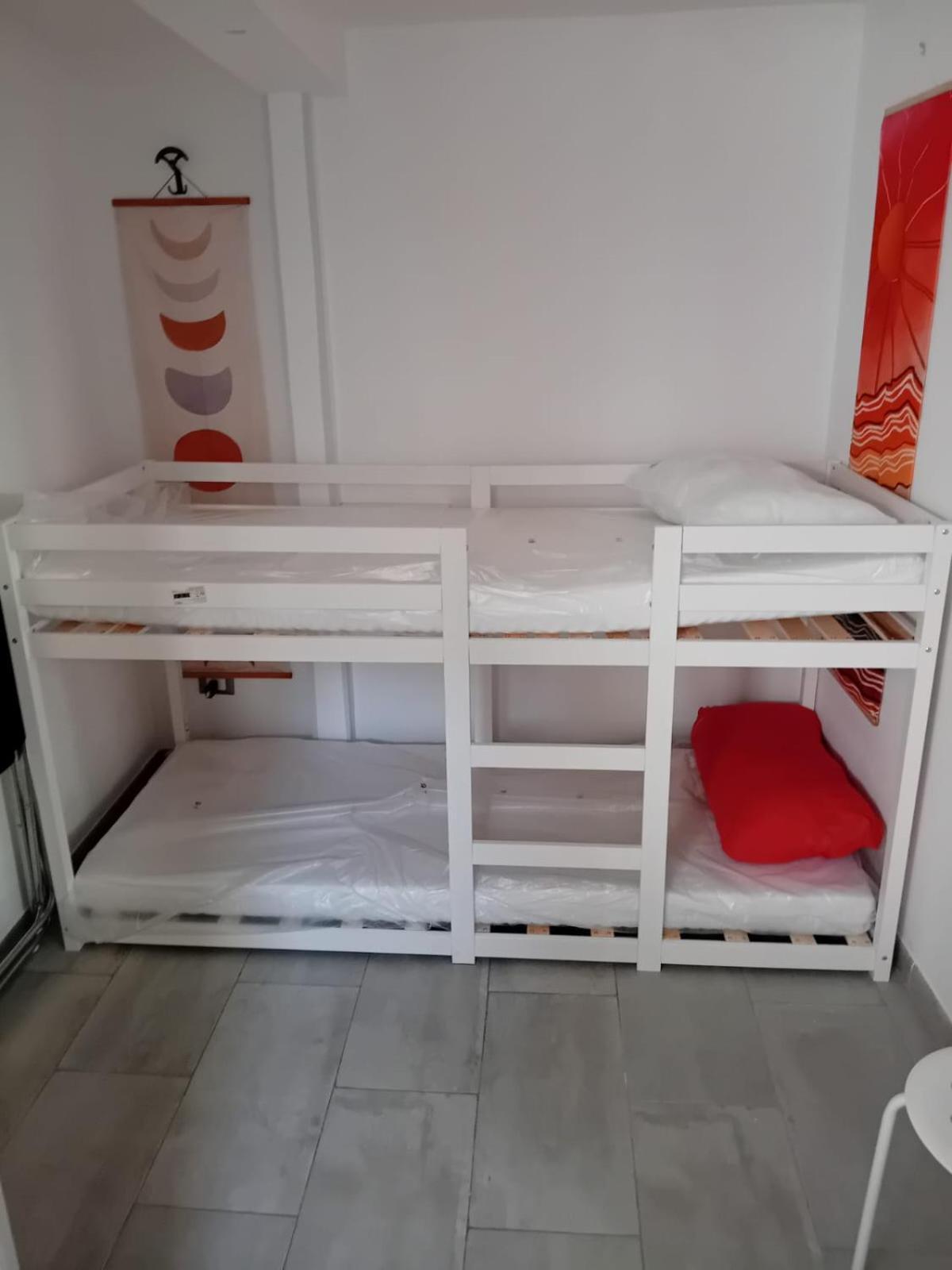 In Guest - Very Consisting Of 2 Very Comfortable Sofa Beds With En-suite Bathroom Катания